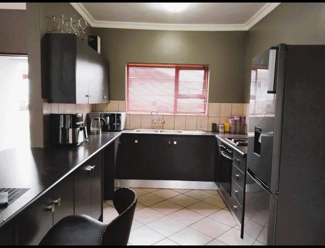 2 BEDROOM TOWNHOUSE FOR SALE IN PENINA PARK EXT 2